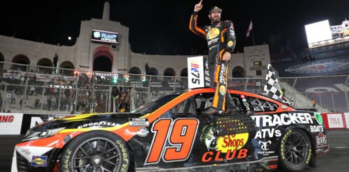 NASCAR: Martin Truex brilló en el Coliseo de Los Angeles