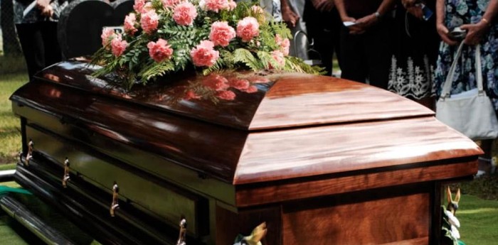 Insólito: una mujer de 82 años que había sido declarada muerta apareció con vida en una funeraria de Nueva York