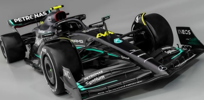 Mercedes presenta la "Flecha Negra"