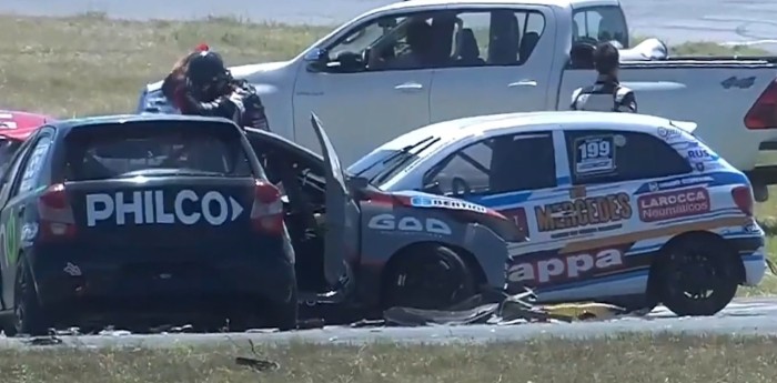 Turismo Nacional: impactante múltiple accidente en la largada de la Clase 2