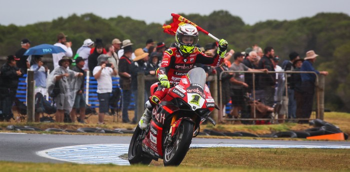 Álvaro Bautista ganó la primera del año del WorldSBK en Australia