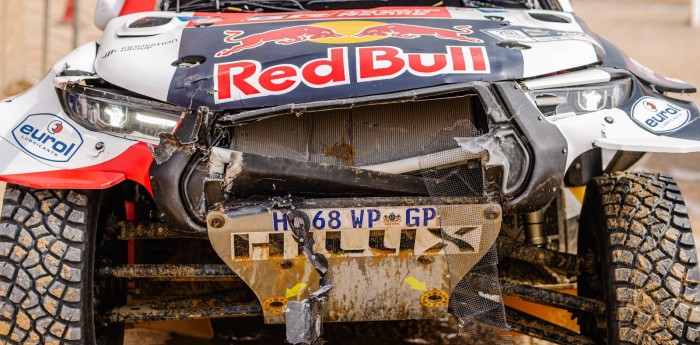 Nasser Al Attiyah abandonó en Abu Dhabi tras un duro golpe