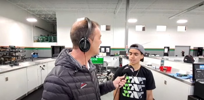 Tiene 19 años, estudia ingeniería y ya trabaja en el Juncos Racing