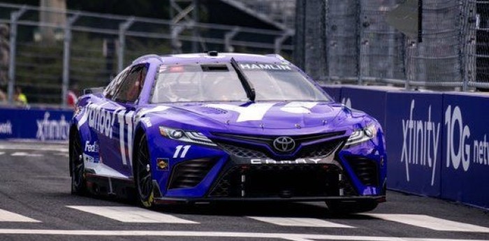 Nascar: pole position para Denny Hamlin en Chicago