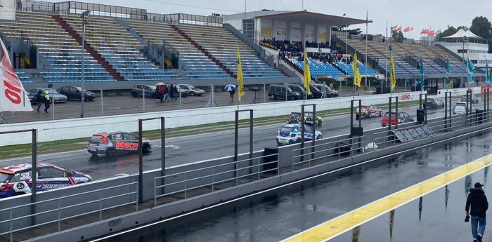 TN en Buenos Aires demorado: los pilotos de la Clase 2 llegando a boxes