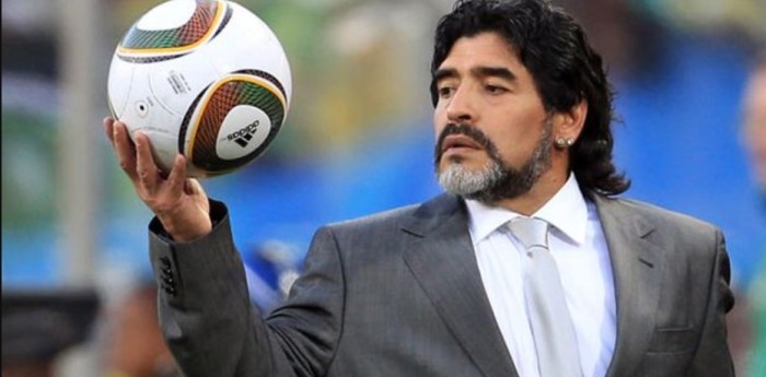 El piloto que fue dirigido en una cancha por Maradona