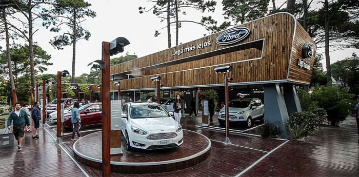 Carburando playa: Stand Ford