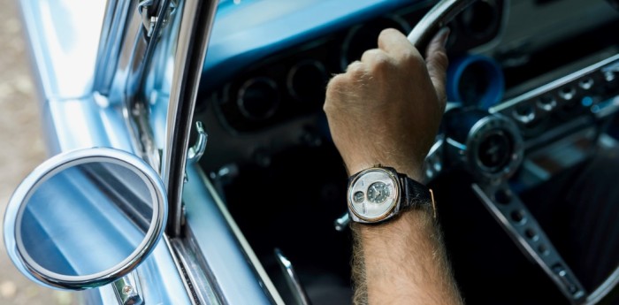 Con los Mustang, también fabrican relojes