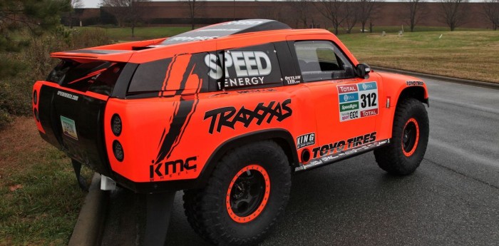 Robby Gordon le pone color