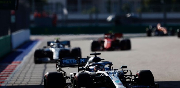 Ferrari la perdió, Hamilton ganó y Mercedes está invicto en Rusia