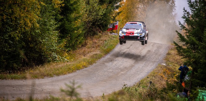 Volar de noche con un WRC en Finlandia