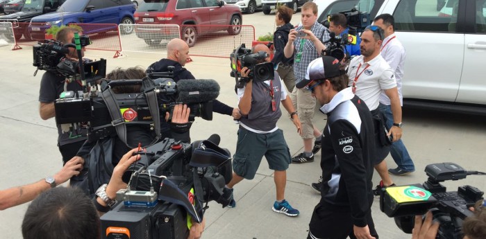 Alonso fue el centro de atención en Bahrein