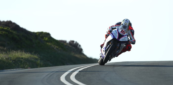 TT de la Isla de Man: Peter Hickman al tope en las prácticas