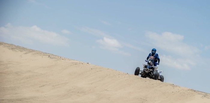 El debutante Nicolás Cavigliasso gana su primera etapa en un Dakar