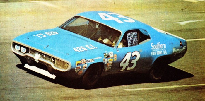 Subastan el Plymouth campeón de Nascar con Richard Petty