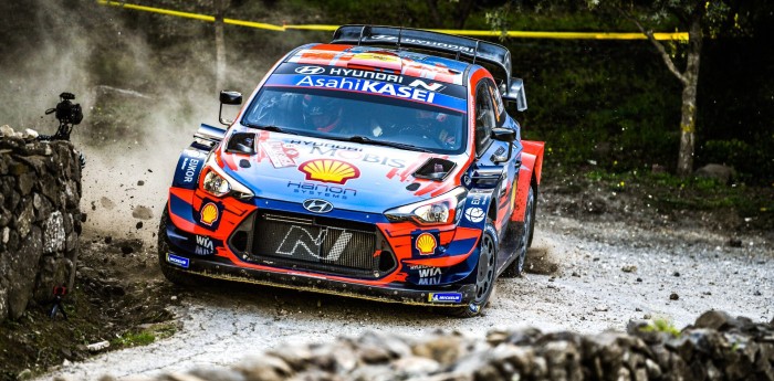 Dani Sordo se mantiene al frente en el cierre del sábado