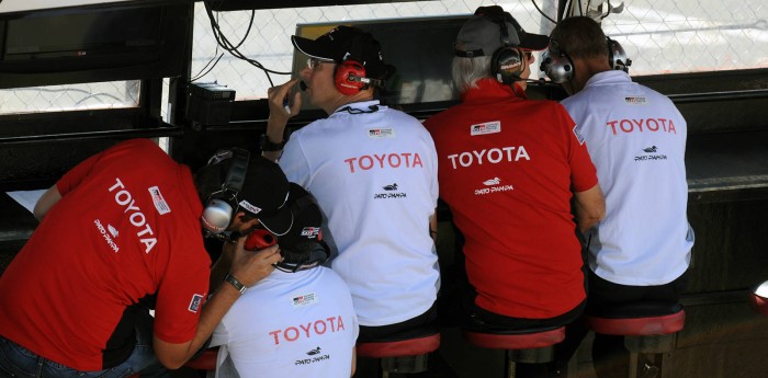 El Equipo Toyota trabaja en un tercer auto